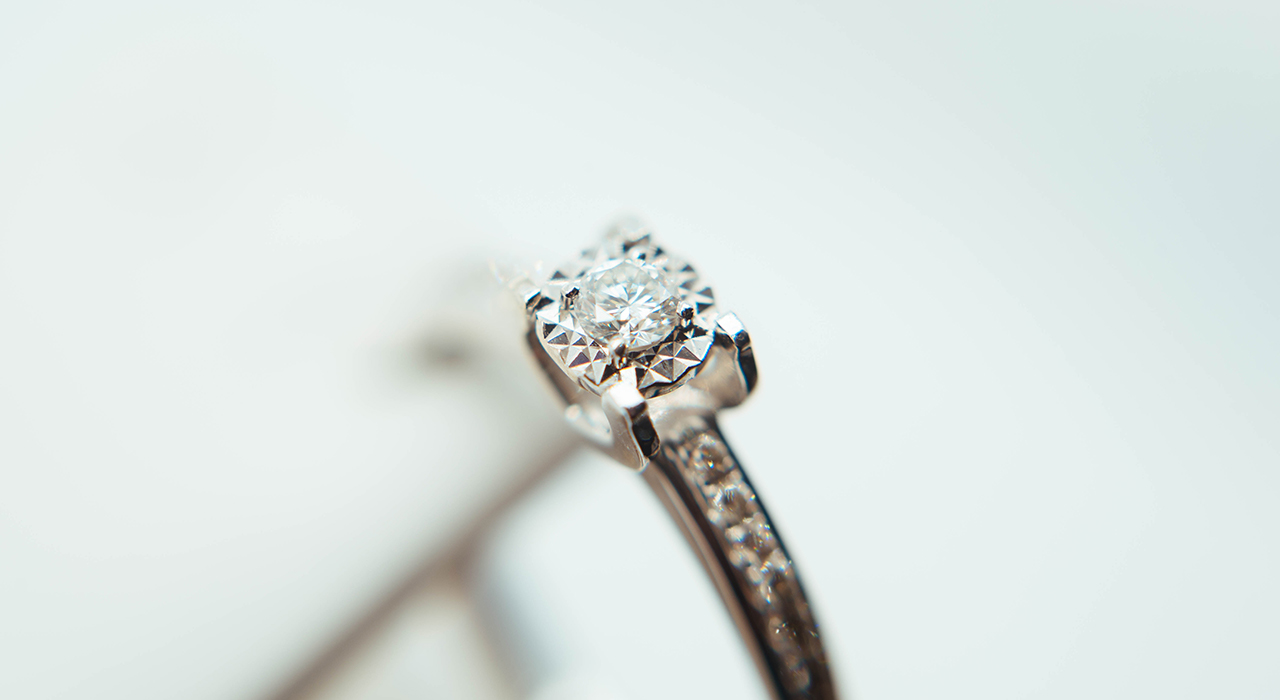 大きなダイアモンドの指輪